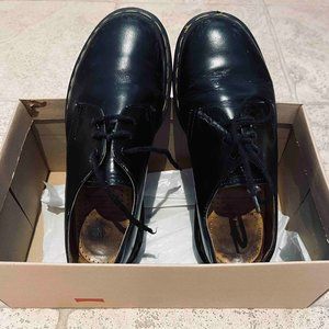 Dr. Martens original Oxford shoes